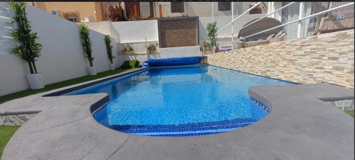 5 soveværelse Villa til salg i Blue Lagoon med swimmingpool - € 379.900 (Ref: 8939548)