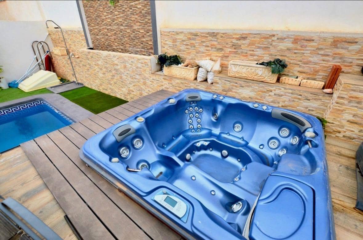 5 soveværelse Villa til salg i Blue Lagoon med swimmingpool - € 379.900 (Ref: 8939548)