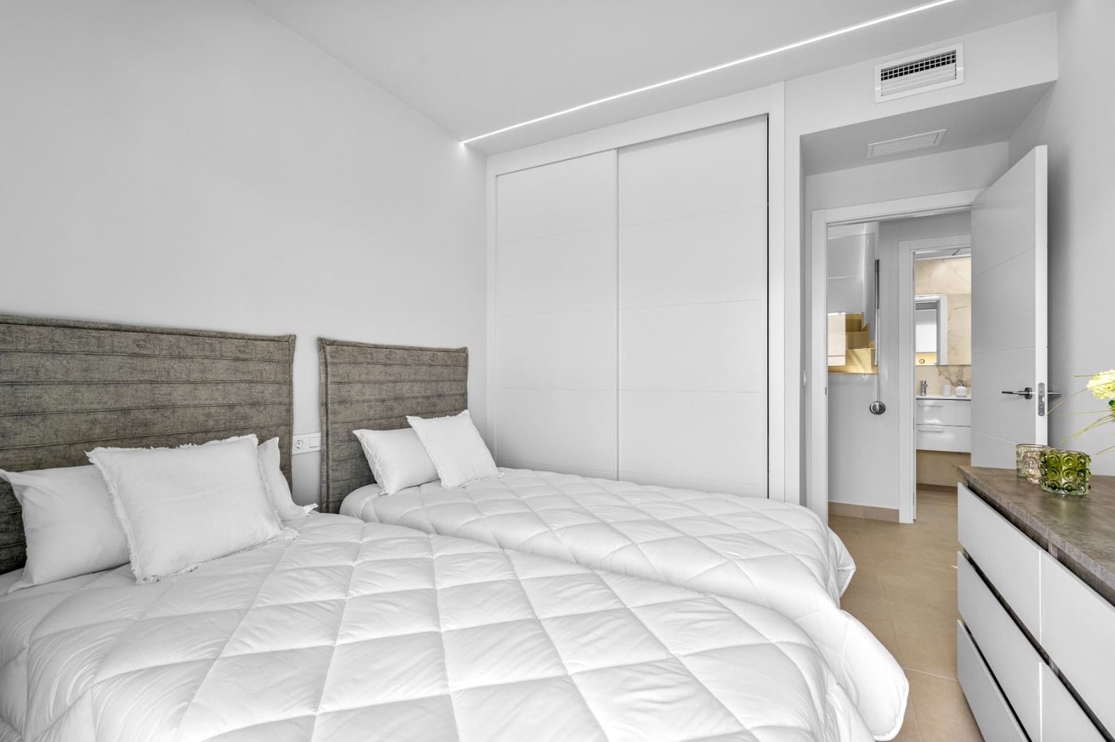 3 sypialnia Apartament na sprzedaż w Villamartin z basenem garażem - 359 000 € (Ref: 8939551)