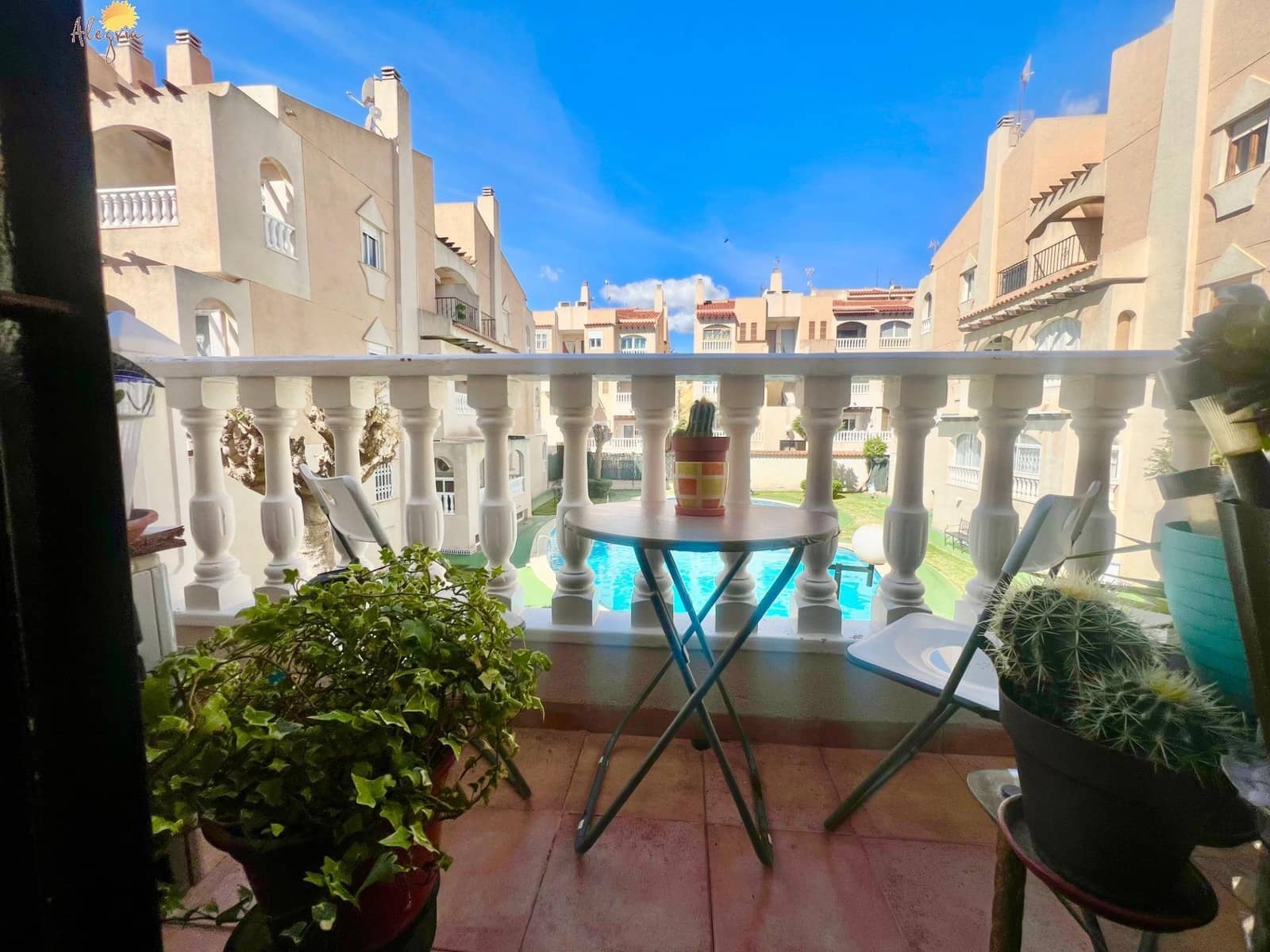 3 quarto Moradia Geminada para venda em Torrevieja com piscina - 159 900 € (Ref: 8940032)