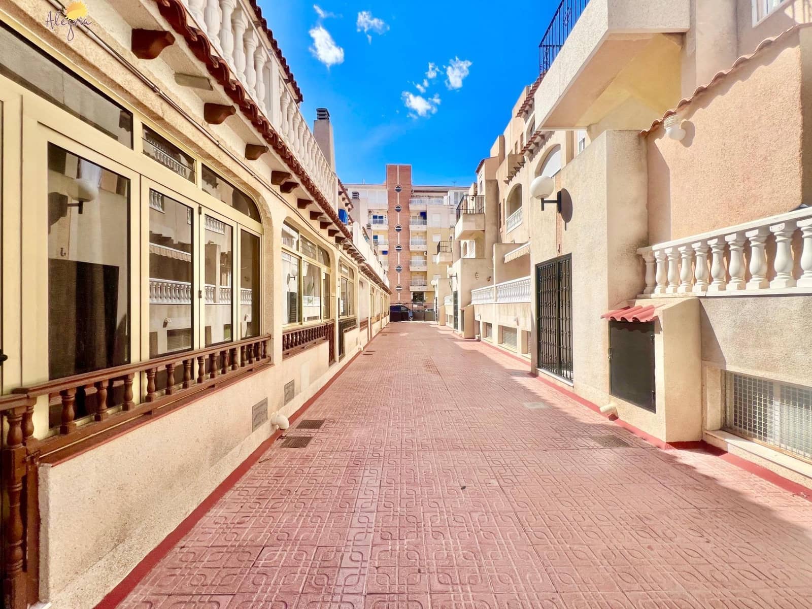 3 quarto Moradia Geminada para venda em Torrevieja com piscina - 159 900 € (Ref: 8940032)