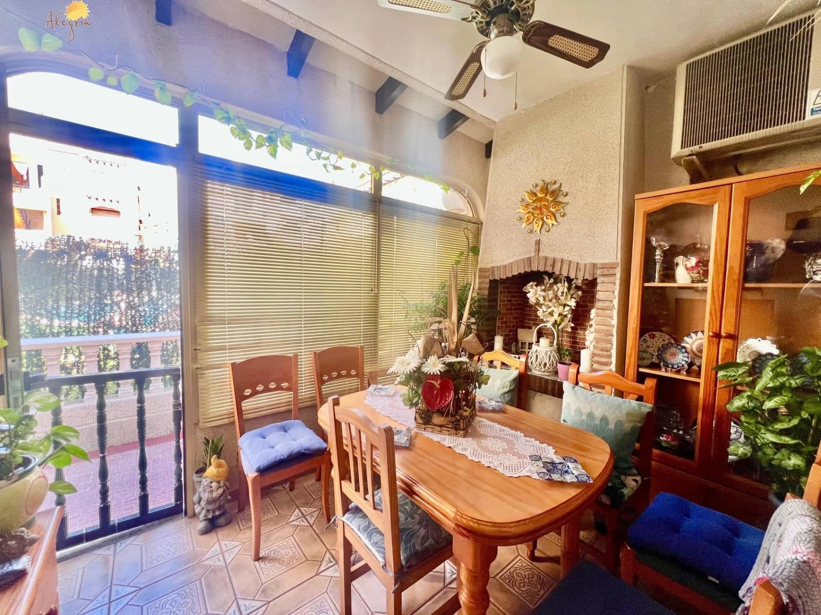 3 quarto Moradia Geminada para venda em Torrevieja com piscina - 159 900 € (Ref: 8940032)