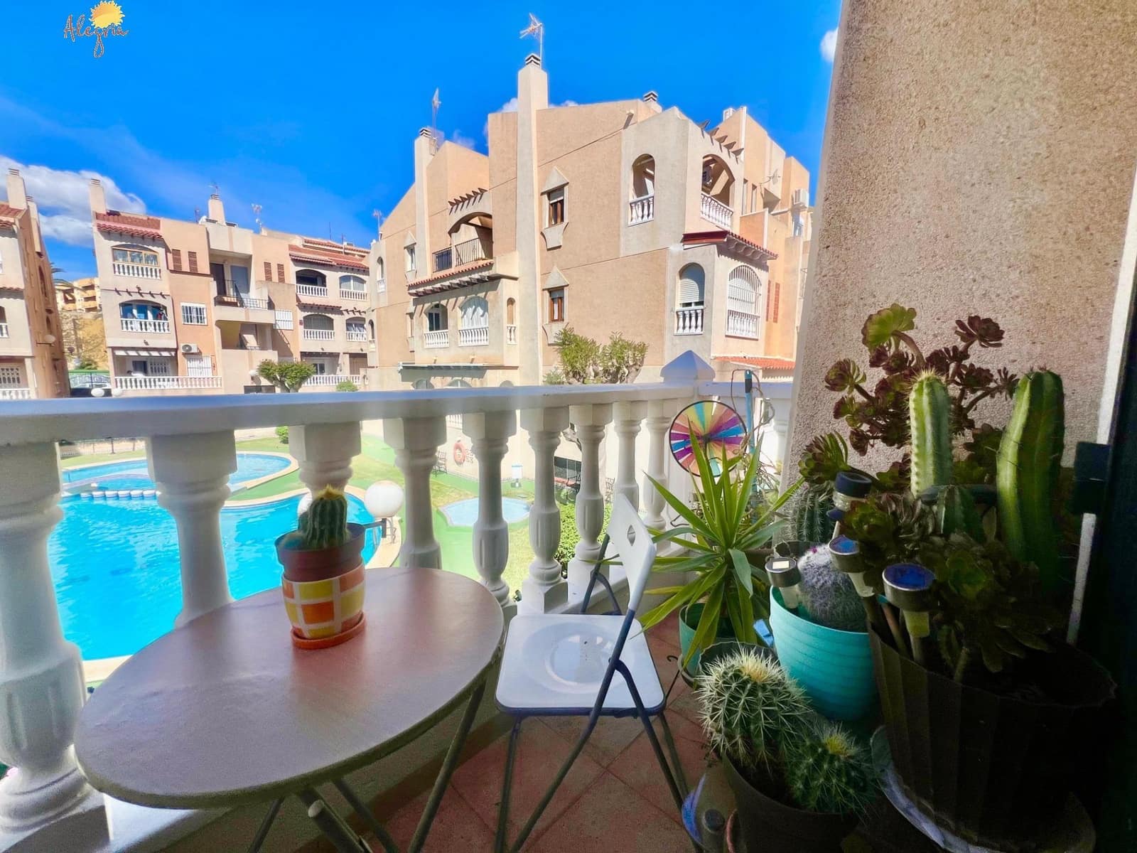 3 quarto Moradia Geminada para venda em Torrevieja com piscina - 159 900 € (Ref: 8940032)