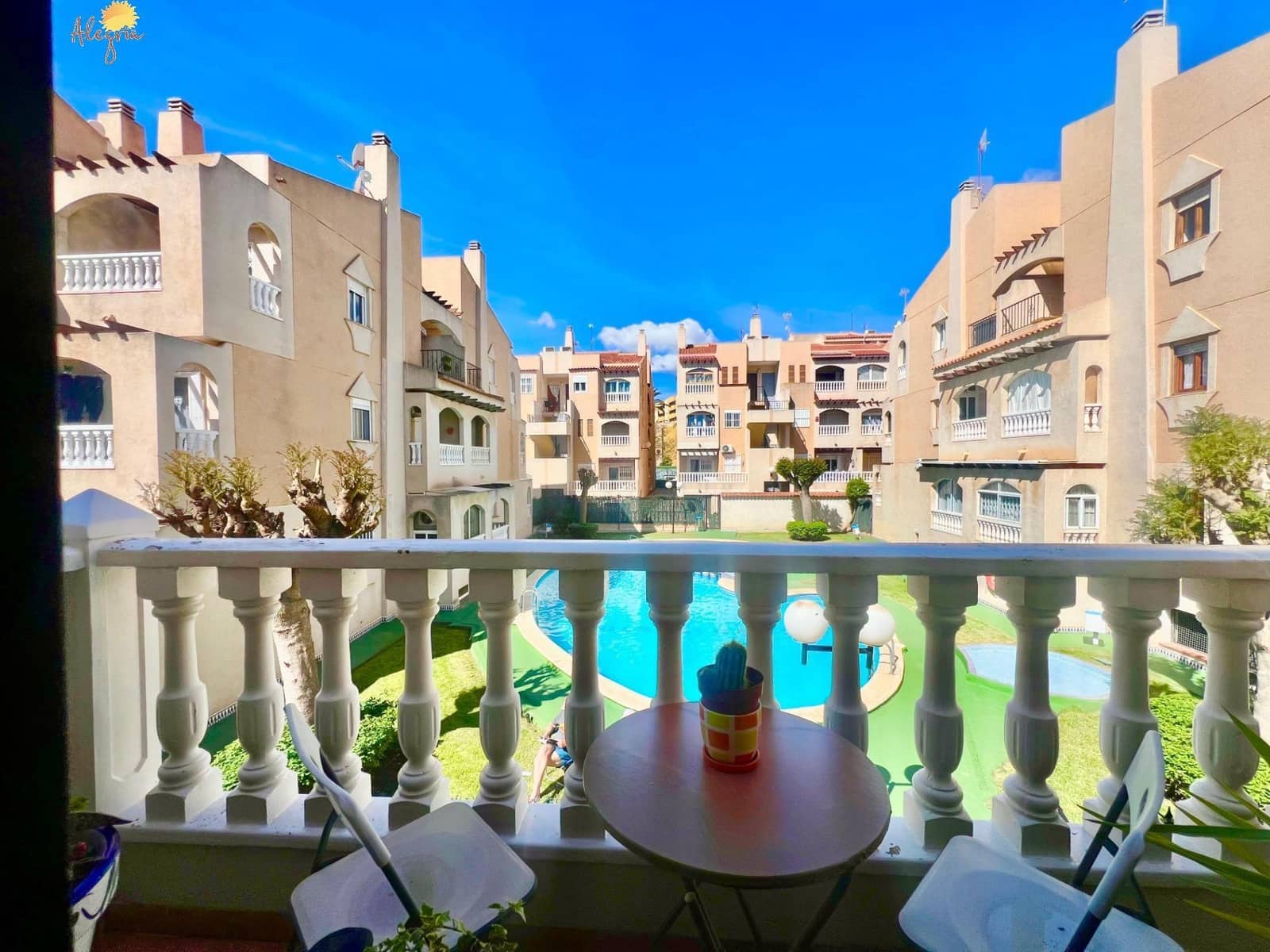 3 quarto Moradia Geminada para venda em Torrevieja com piscina - 159 900 € (Ref: 8940032)
