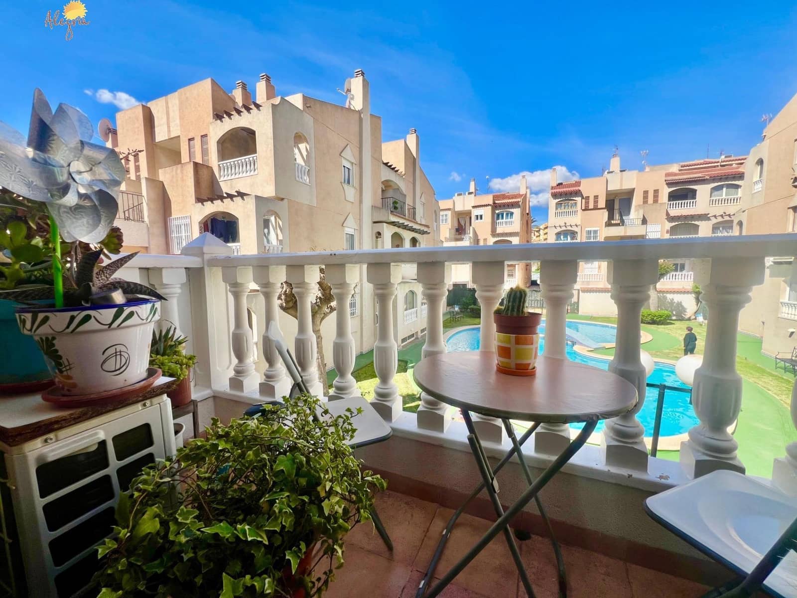 3 quarto Moradia Geminada para venda em Torrevieja com piscina - 159 900 € (Ref: 8940032)