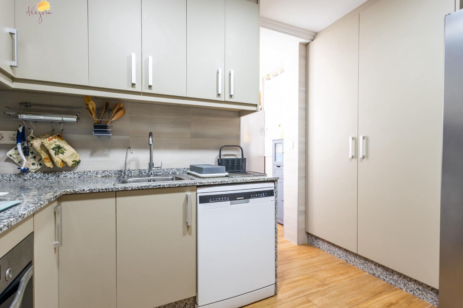 Apartamento de 3 habitaciones en Torrevieja en venta con garaje - 245.000 € (Ref: 8941318)