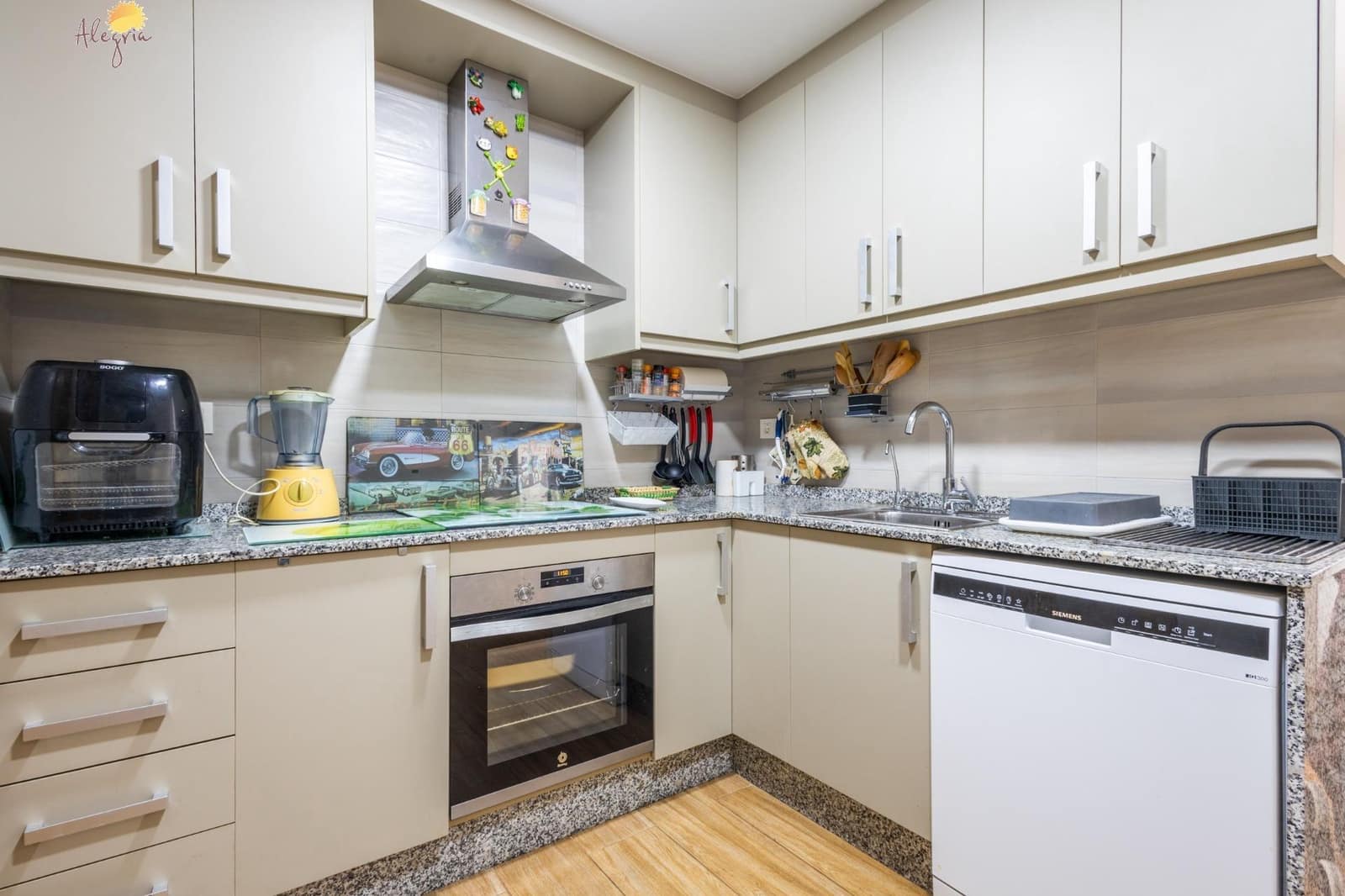 Apartamento de 3 habitaciones en Torrevieja en venta con garaje - 245.000 € (Ref: 8941318)