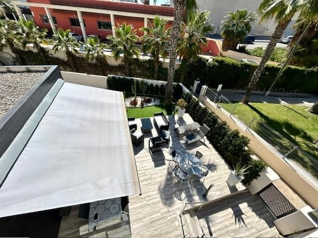 2 soveværelse Rækkehus til salg i Orihuela Costa med swimmingpool - € 299.500 (Ref: 8951409)