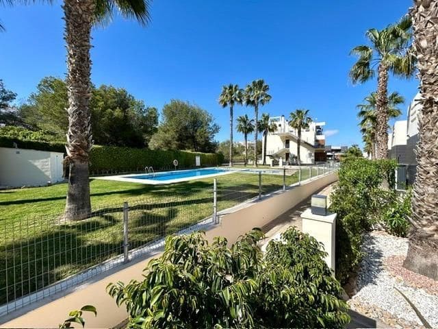 2 soveværelse Rækkehus til salg i Orihuela Costa med swimmingpool - € 299.500 (Ref: 8951409)