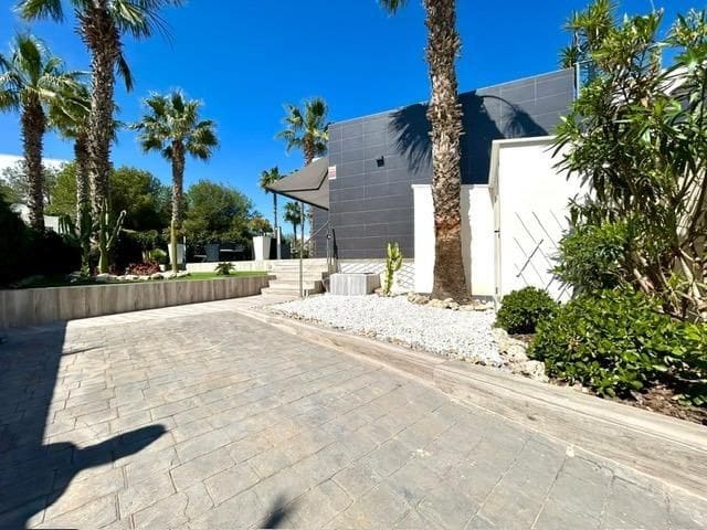 2 soveværelse Rækkehus til salg i Orihuela Costa med swimmingpool - € 299.500 (Ref: 8951409)