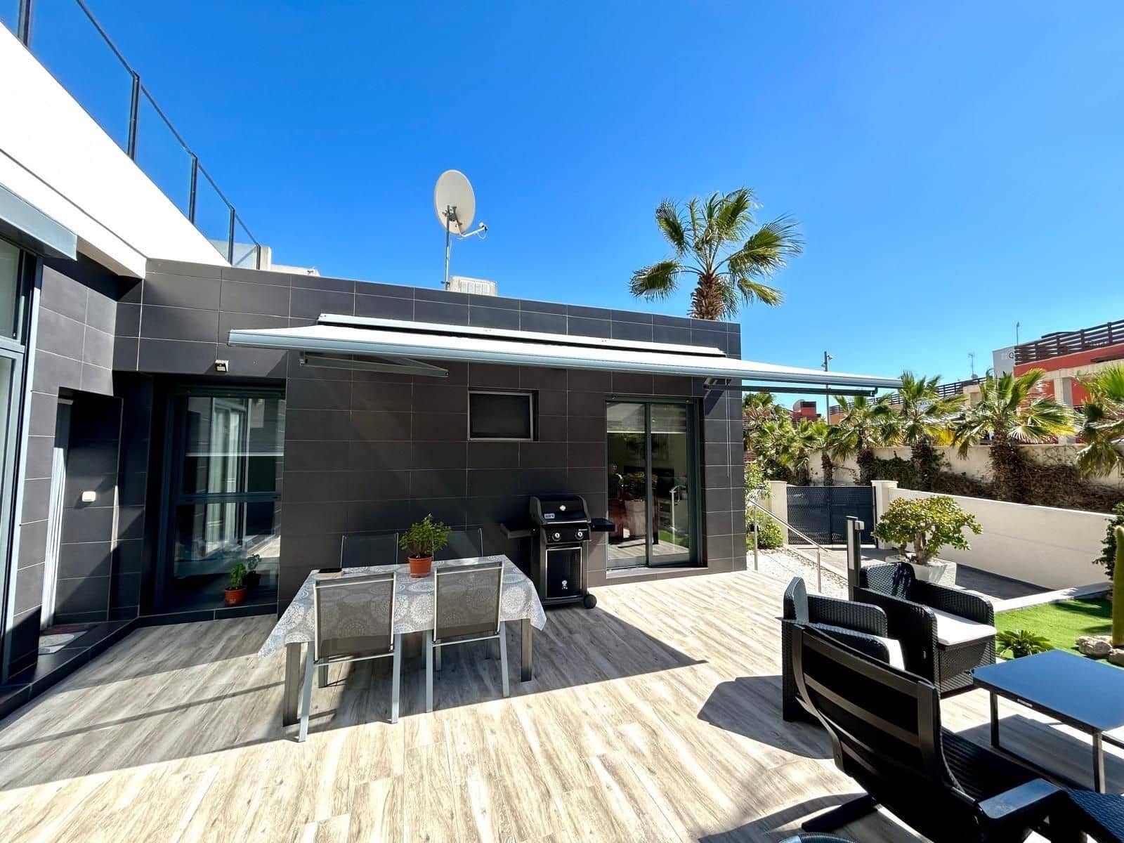 2 soveværelse Rækkehus til salg i Orihuela Costa med swimmingpool - € 299.500 (Ref: 8951409)