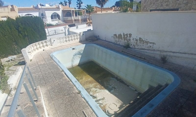2 bedroom Villa for sale in Torrevieja with pool garage - € 249,900 (Ref: 8960264)