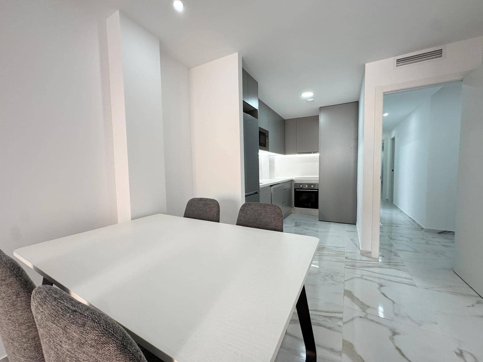 Apartamento de 2 habitaciones en Torrevieja en venta con garaje - 235.000 € (Ref: 8972811)