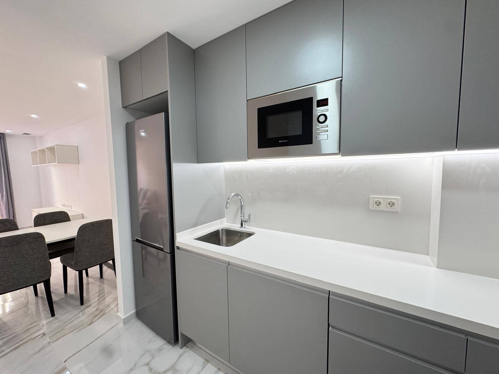 Apartamento de 2 habitaciones en Torrevieja en venta con garaje - 235.000 € (Ref: 8972811)