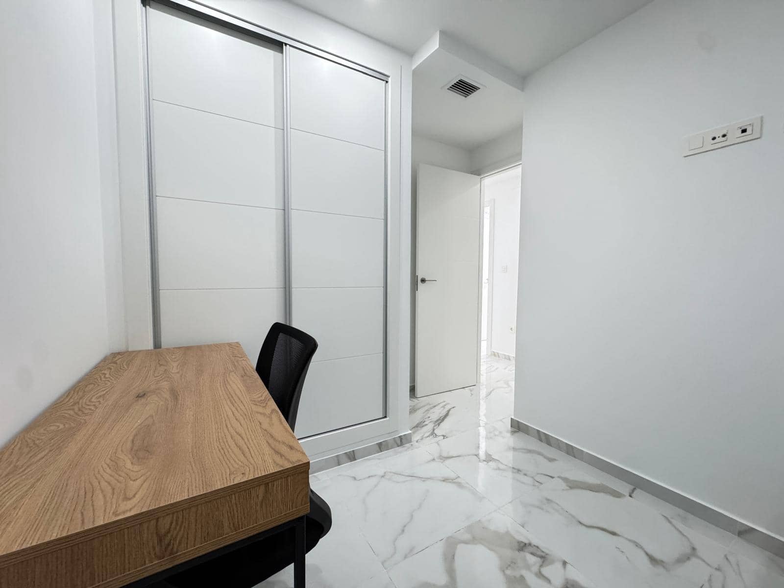 Apartamento de 2 habitaciones en Torrevieja en venta con garaje - 235.000 € (Ref: 8972811)