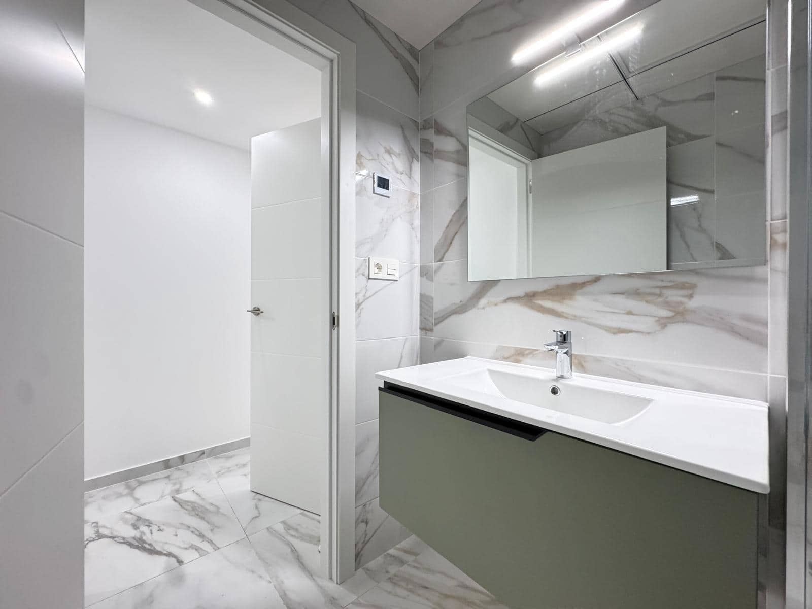 Apartamento de 2 habitaciones en Torrevieja en venta con garaje - 235.000 € (Ref: 8972811)