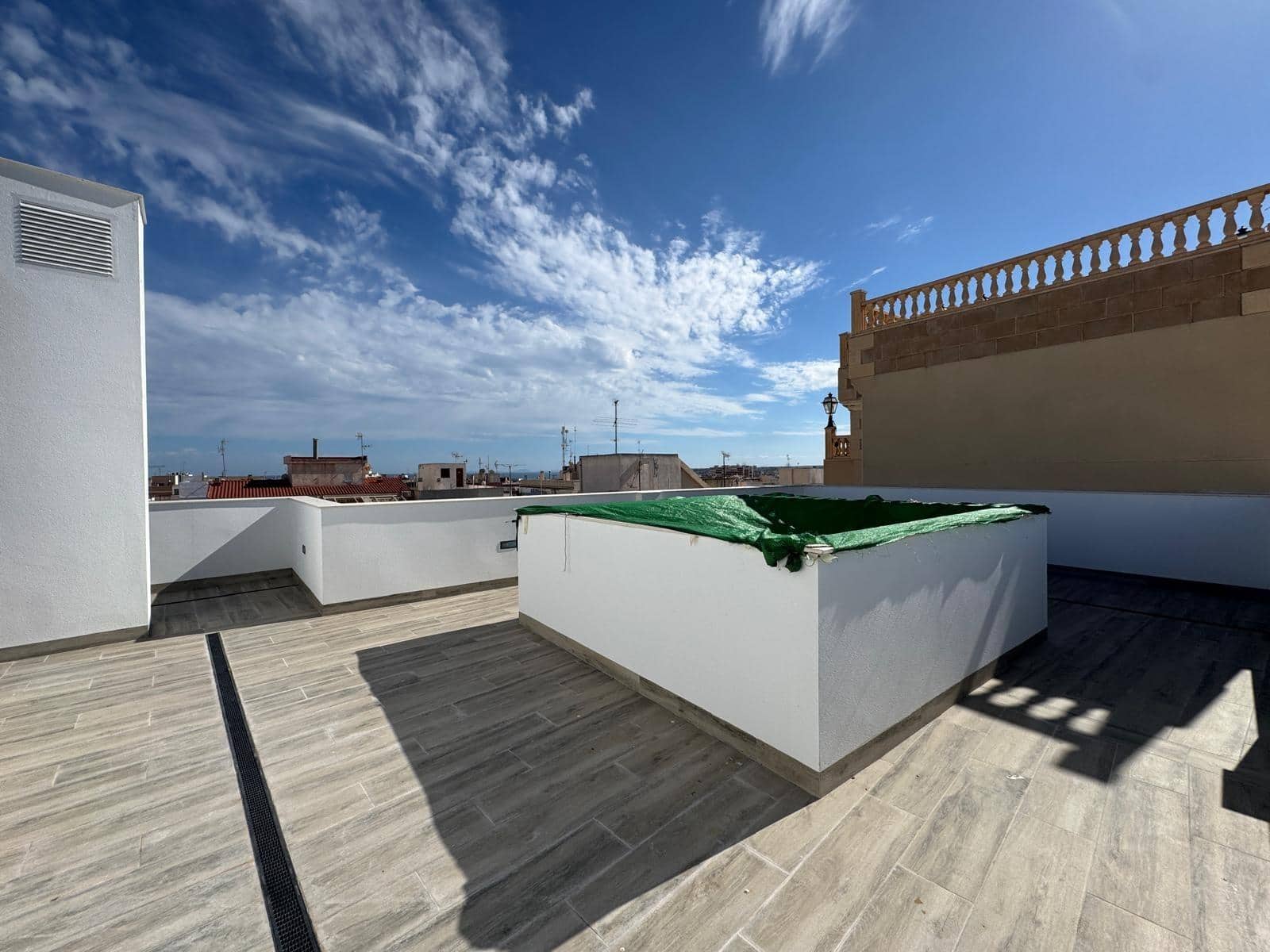 Apartamento de 2 habitaciones en Torrevieja en venta con garaje - 235.000 € (Ref: 8972811)