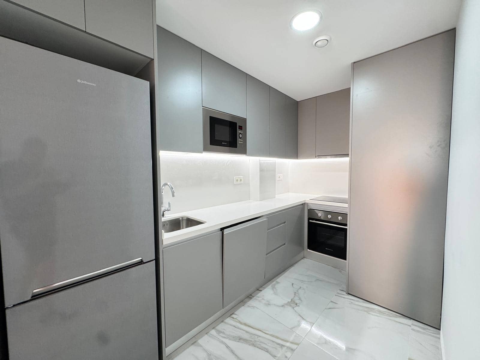 Apartamento de 2 habitaciones en Torrevieja en venta con garaje - 235.000 € (Ref: 8972811)