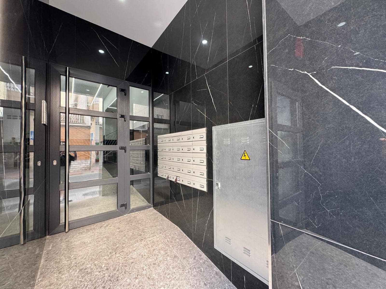 Apartamento de 2 habitaciones en Torrevieja en venta con garaje - 235.000 € (Ref: 8972811)