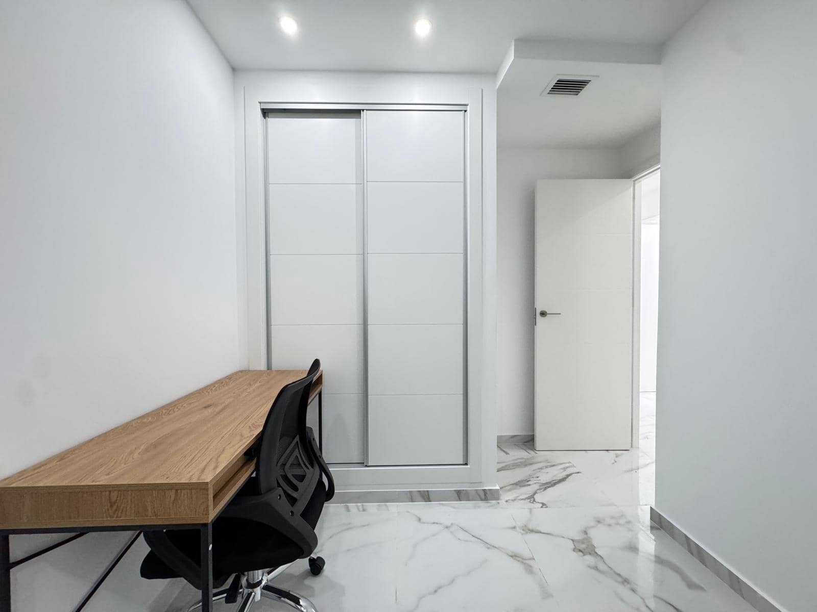 Apartamento de 2 habitaciones en Torrevieja en venta con garaje - 235.000 € (Ref: 8972811)