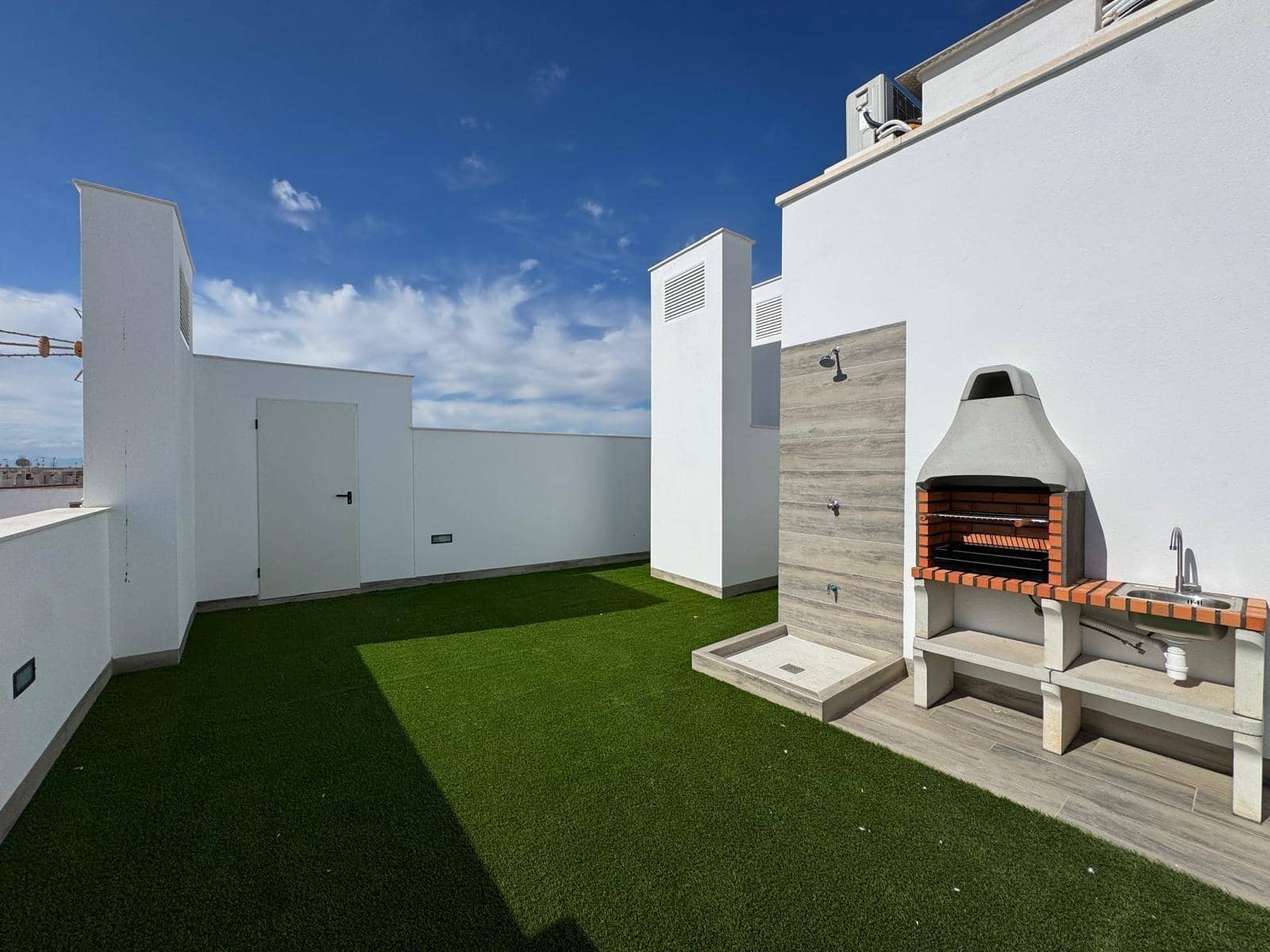 Apartamento de 2 habitaciones en Torrevieja en venta con garaje - 235.000 € (Ref: 8972811)