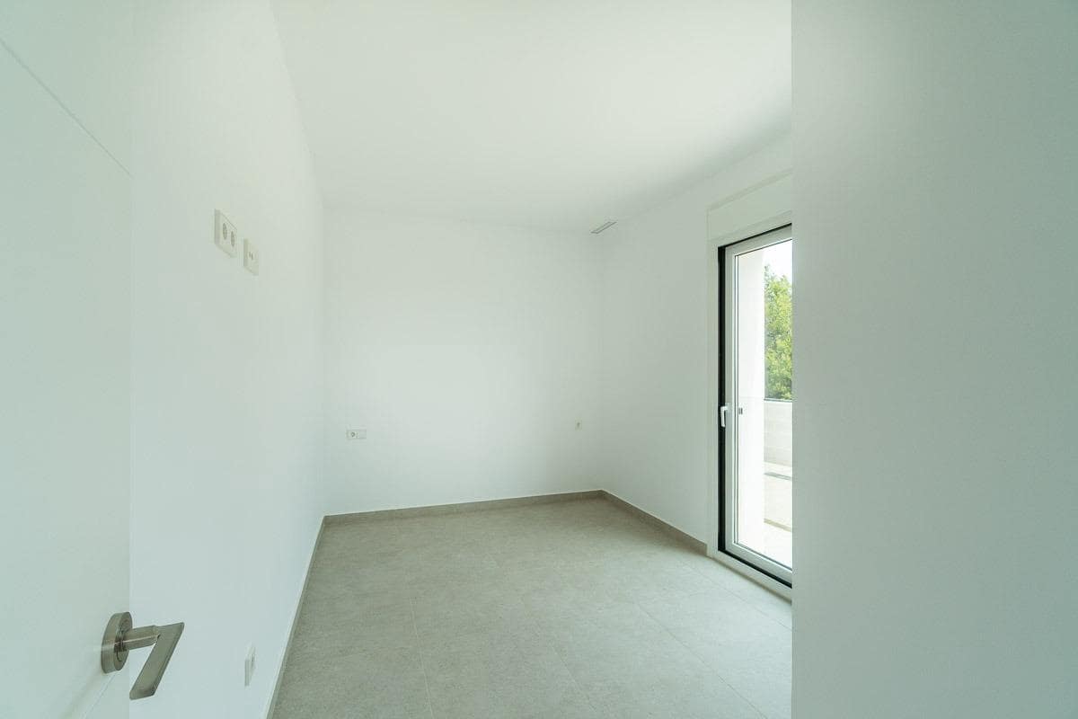 3 sypialnia Apartament na sprzedaż w Playa Flamenca z basenem garażem - 480 000 € (Ref: 8976335)