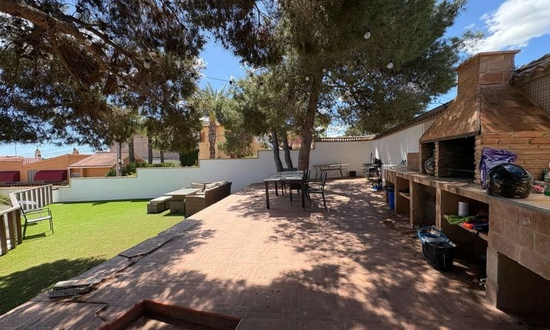 6 makuuhuone Huvila myytävänä paikassa Torrevieja mukana uima-altaan - 425 000 € (Ref: 8980269)