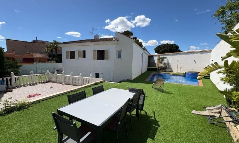 6 makuuhuone Huvila myytävänä paikassa Torrevieja mukana uima-altaan - 425 000 € (Ref: 8980269)