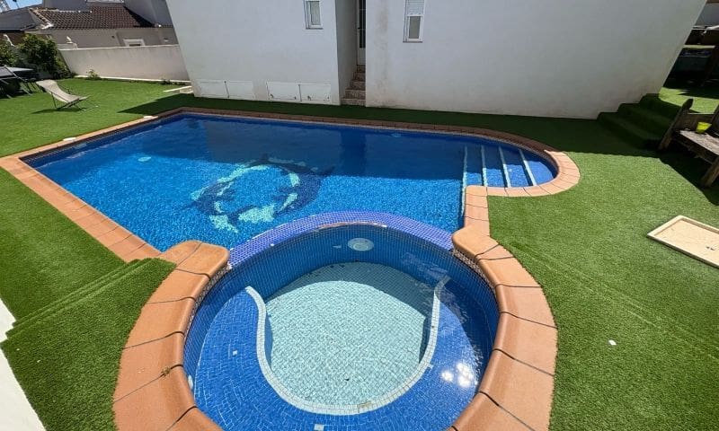 6 makuuhuone Huvila myytävänä paikassa Torrevieja mukana uima-altaan - 425 000 € (Ref: 8980269)