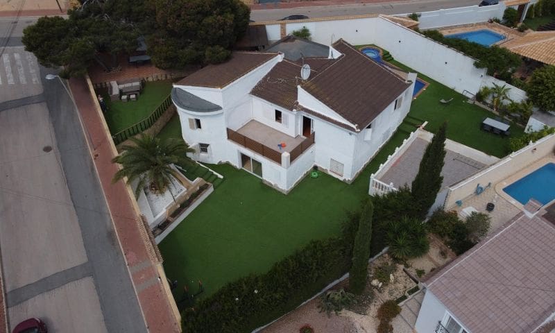 6 makuuhuone Huvila myytävänä paikassa Torrevieja mukana uima-altaan - 425 000 € (Ref: 8980269)