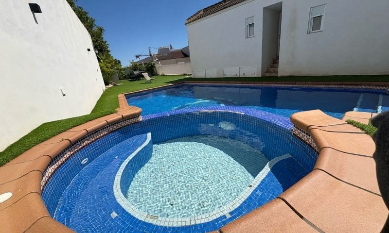 6 makuuhuone Huvila myytävänä paikassa Torrevieja mukana uima-altaan - 425 000 € (Ref: 8980269)