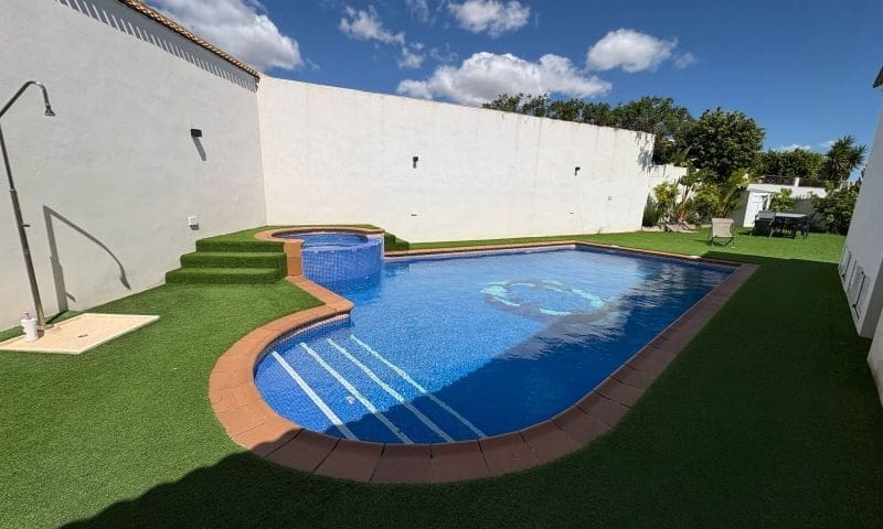 6 makuuhuone Huvila myytävänä paikassa Torrevieja mukana uima-altaan - 425 000 € (Ref: 8980269)