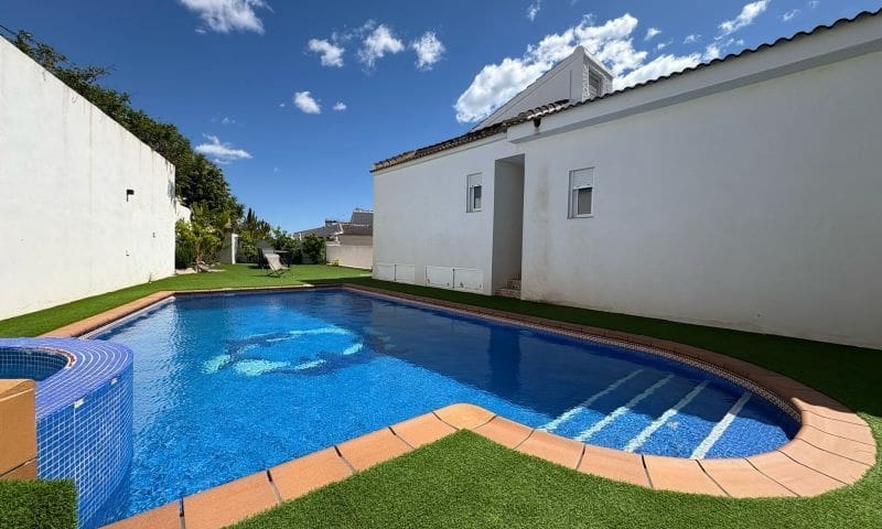 6 makuuhuone Huvila myytävänä paikassa Torrevieja mukana uima-altaan - 425 000 € (Ref: 8980269)