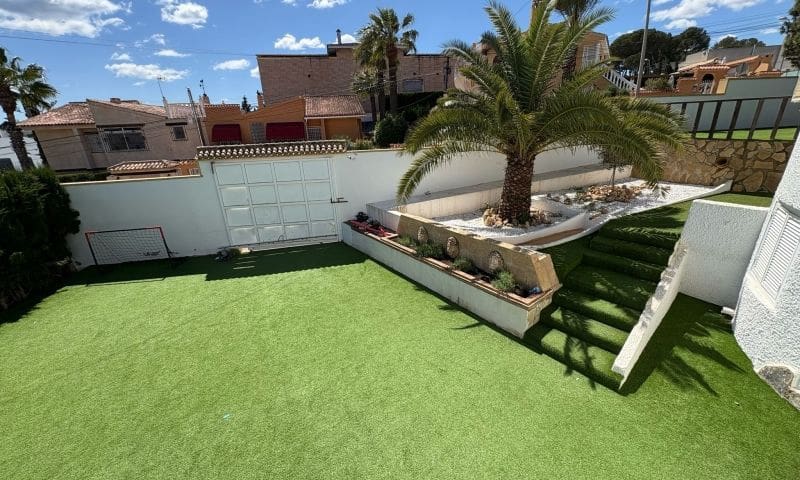 6 makuuhuone Huvila myytävänä paikassa Torrevieja mukana uima-altaan - 425 000 € (Ref: 8980269)