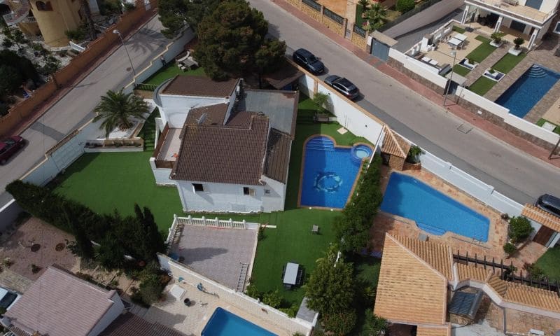 6 makuuhuone Huvila myytävänä paikassa Torrevieja mukana uima-altaan - 425 000 € (Ref: 8980269)