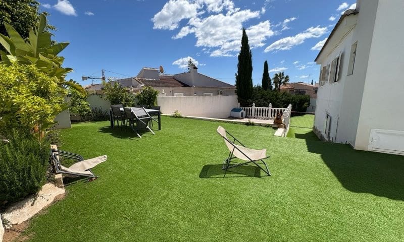 6 makuuhuone Huvila myytävänä paikassa Torrevieja mukana uima-altaan - 425 000 € (Ref: 8980269)