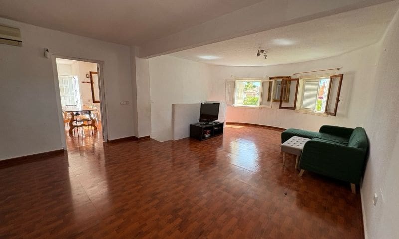 6 makuuhuone Huvila myytävänä paikassa Torrevieja mukana uima-altaan - 425 000 € (Ref: 8980269)