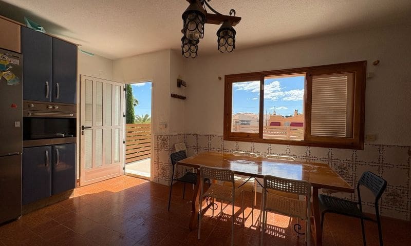 6 makuuhuone Huvila myytävänä paikassa Torrevieja mukana uima-altaan - 425 000 € (Ref: 8980269)