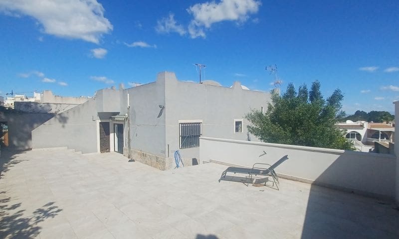 2 soverom Villa til salgs i Torrevieja med svømmebasseng garasje - € 249 900 (Ref: 8980271)