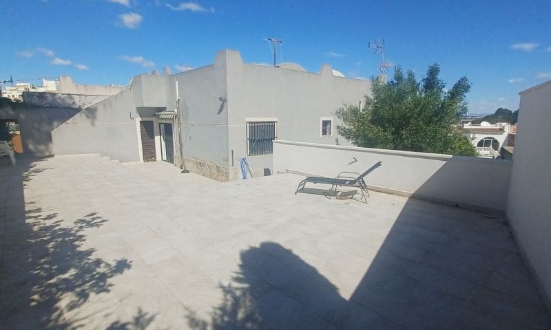 2 soverom Villa til salgs i Torrevieja med svømmebasseng garasje - € 249 900 (Ref: 8980271)
