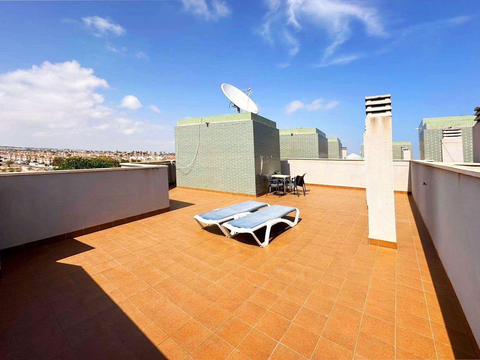 2 soverom Penthouse til salgs i Cabo Roig med svømmebasseng garasje - € 175 000 (Ref: 8986201)