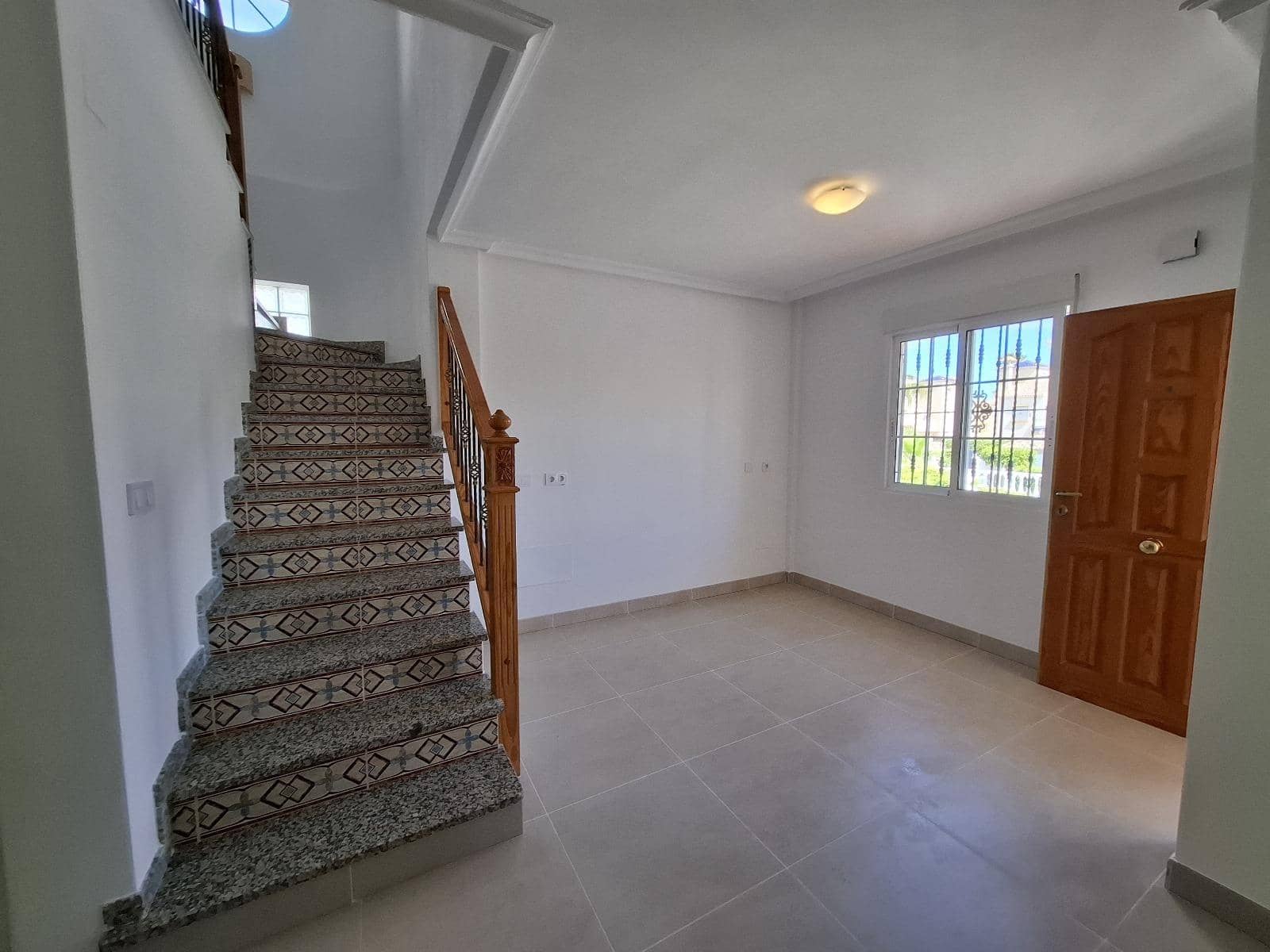 3 soveværelse Semi-Rækkehus til salg i Orihuela Costa med swimmingpool - € 298.000 (Ref: 8986205)