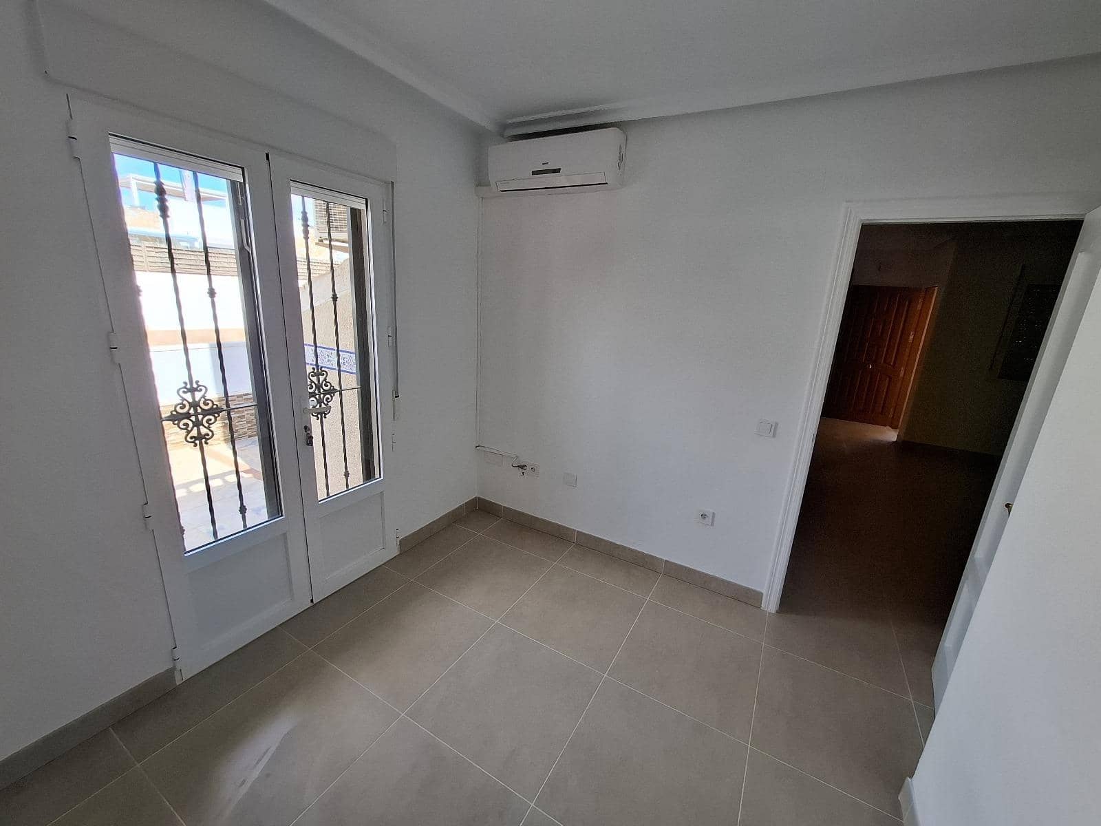 3 soveværelse Semi-Rækkehus til salg i Orihuela Costa med swimmingpool - € 298.000 (Ref: 8986205)