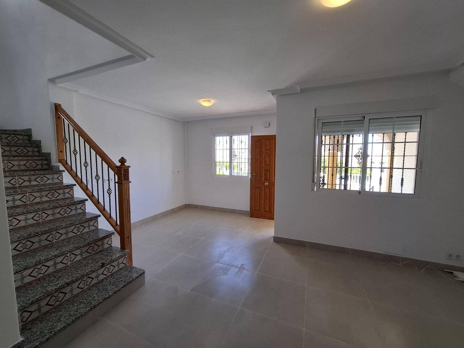 3 soveværelse Semi-Rækkehus til salg i Orihuela Costa med swimmingpool - € 298.000 (Ref: 8986205)