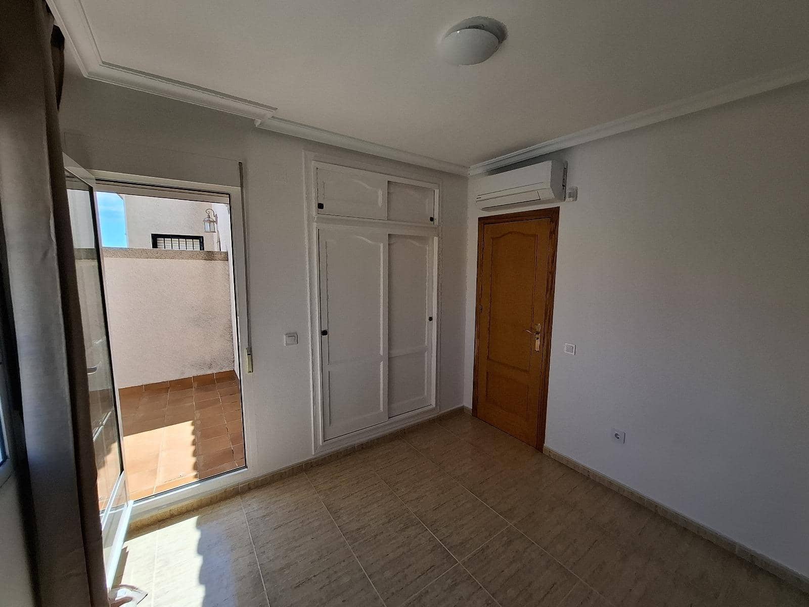3 soveværelse Semi-Rækkehus til salg i Orihuela Costa med swimmingpool - € 298.000 (Ref: 8986205)