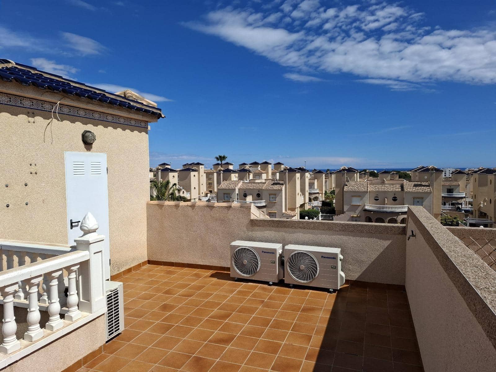 3 soveværelse Semi-Rækkehus til salg i Orihuela Costa med swimmingpool - € 298.000 (Ref: 8986205)