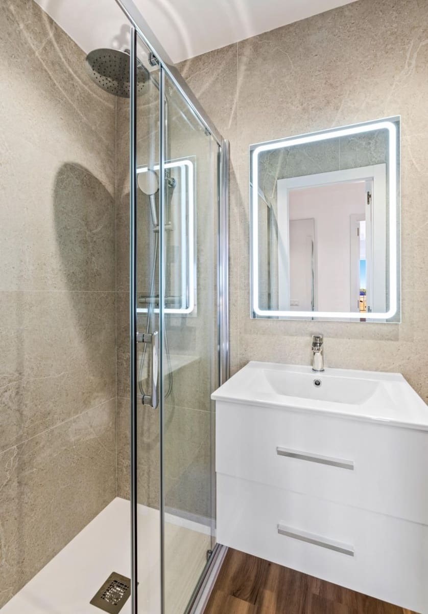 Apartamento de 2 habitaciones en Punta Prima en venta con piscina - 236.000 € (Ref: 9008644)