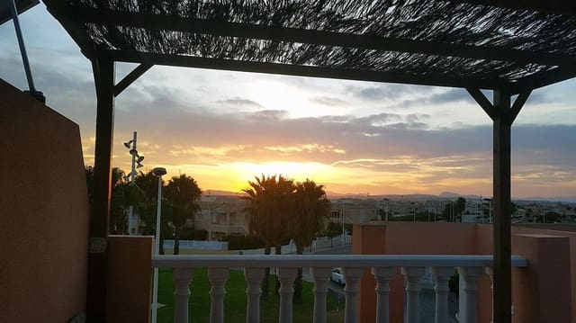 3 quarto Apartamento para venda em El Chaparral - La Siesta - La Torreta, Torrevieja com piscina - 219 000 € (Ref: 9012283)