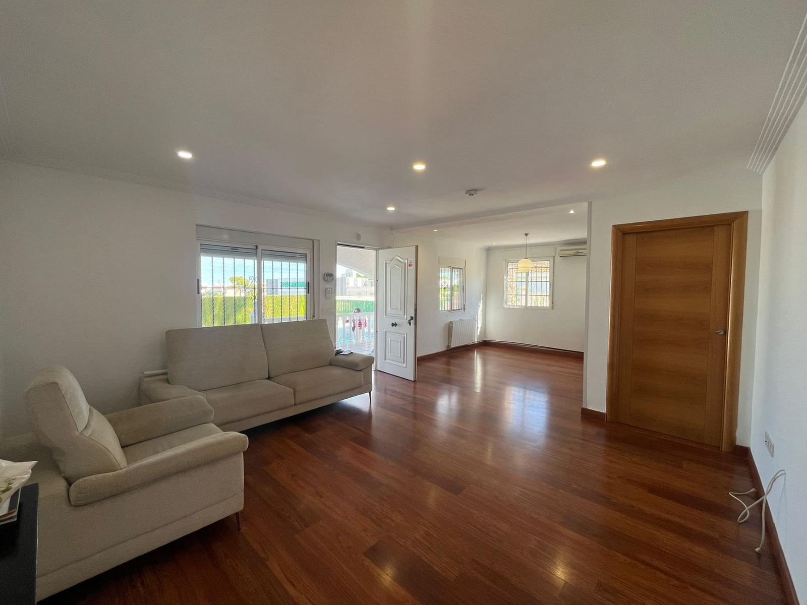 4 soveværelse Semi-Rækkehus til salg i Los Balcones med swimmingpool garage - € 335.000 (Ref: 9012286)