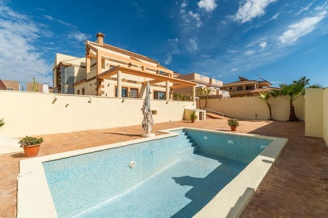 6 sypialnia Willa na sprzedaż w Aguas Nuevas, Torrevieja z basenem garażem - 750 000 € (Ref: 9020731)